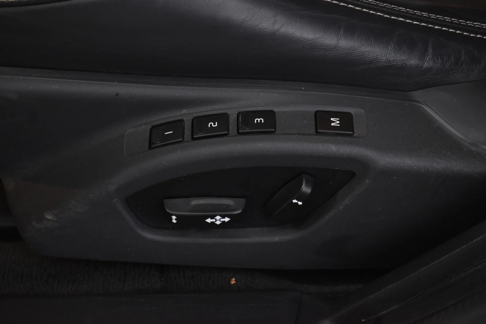 Car Image - 1Q68iQ5STSZ2mPPMAN41U7