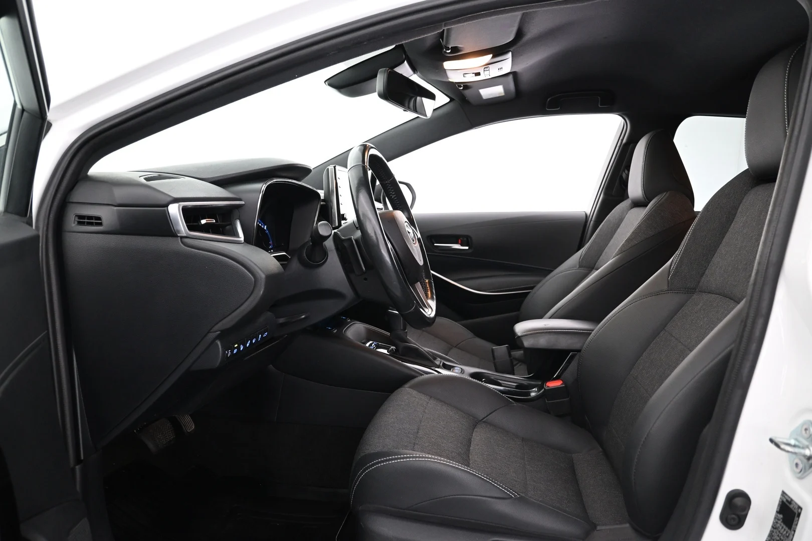 Car Image - 5NkLYYiDUjrs1ew9ku4xX