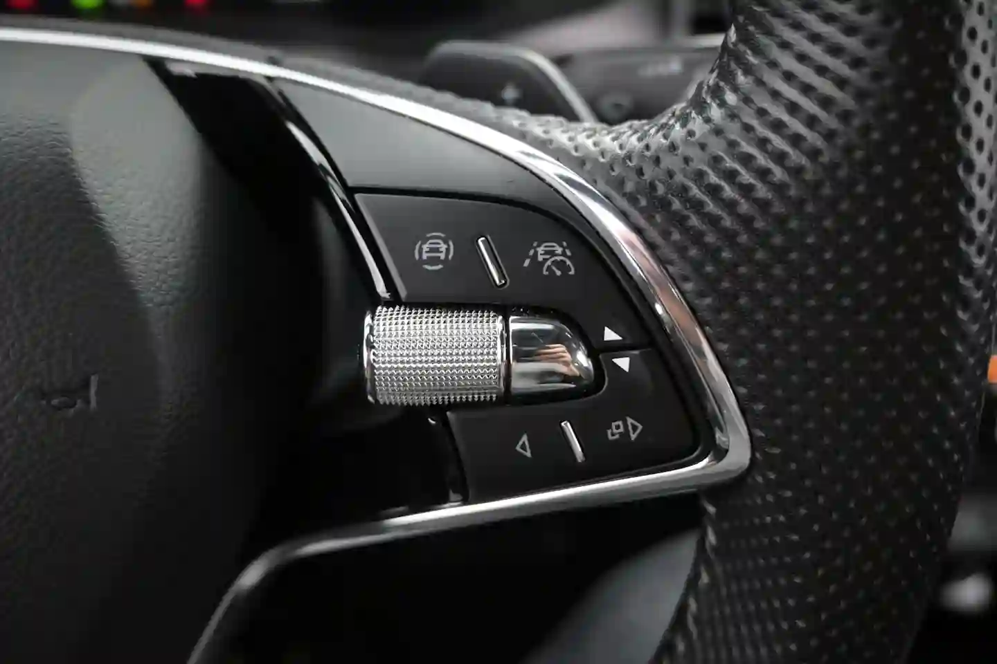 Car Image - 5Q7TPXnHgjJXTB5Whzotox