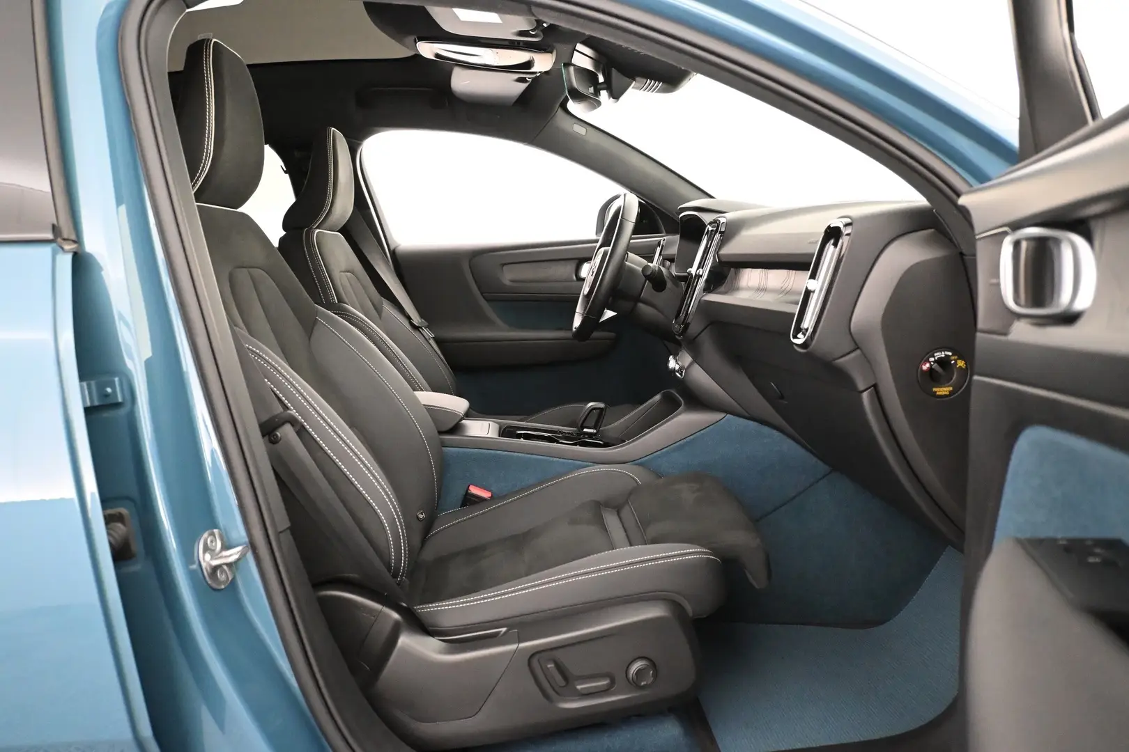Car Image - 7DTzO37fzch0JrgK4MvxDi
