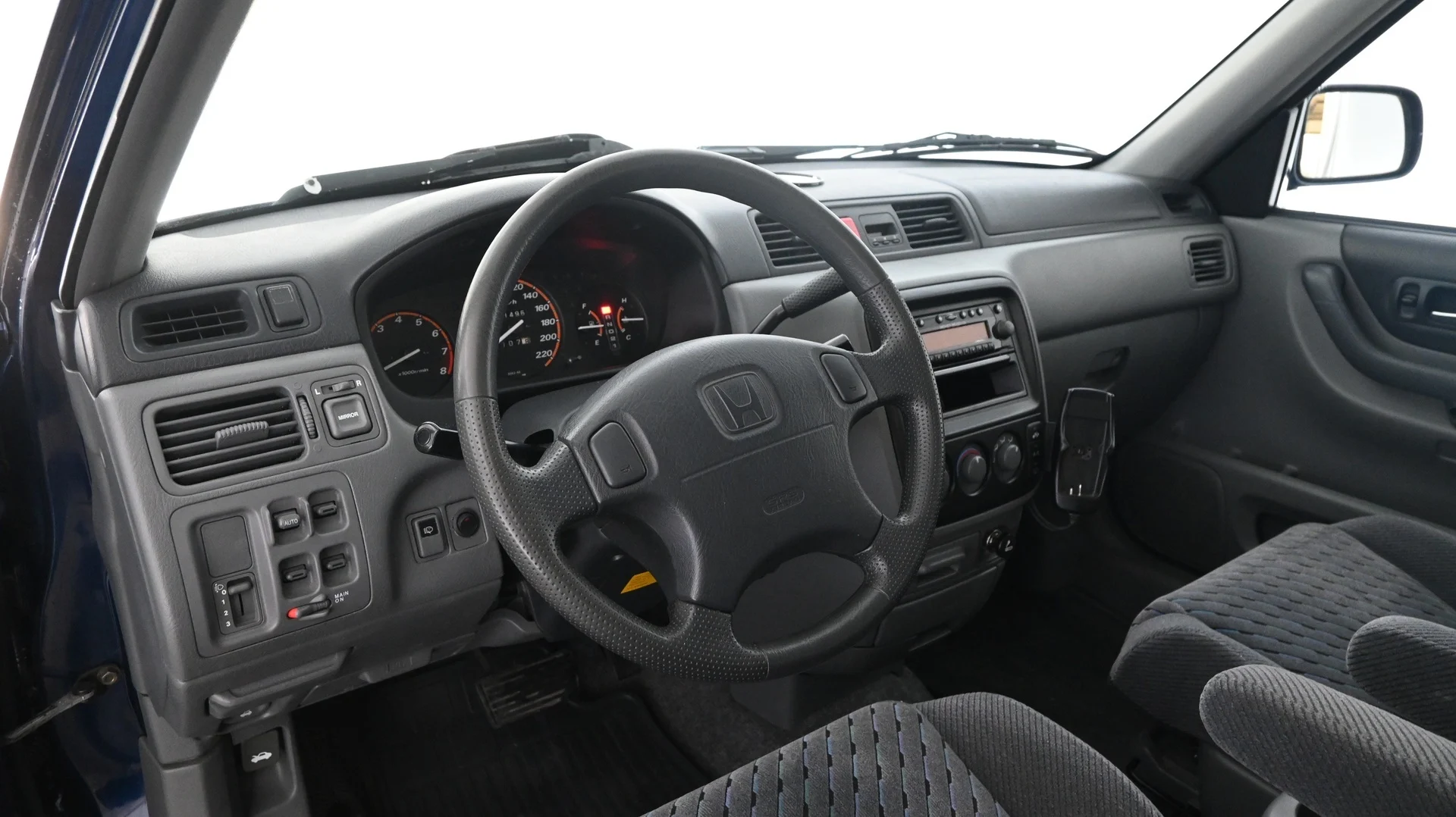 Car Image - 2QuAp2UbnkUj32f9yblB2
