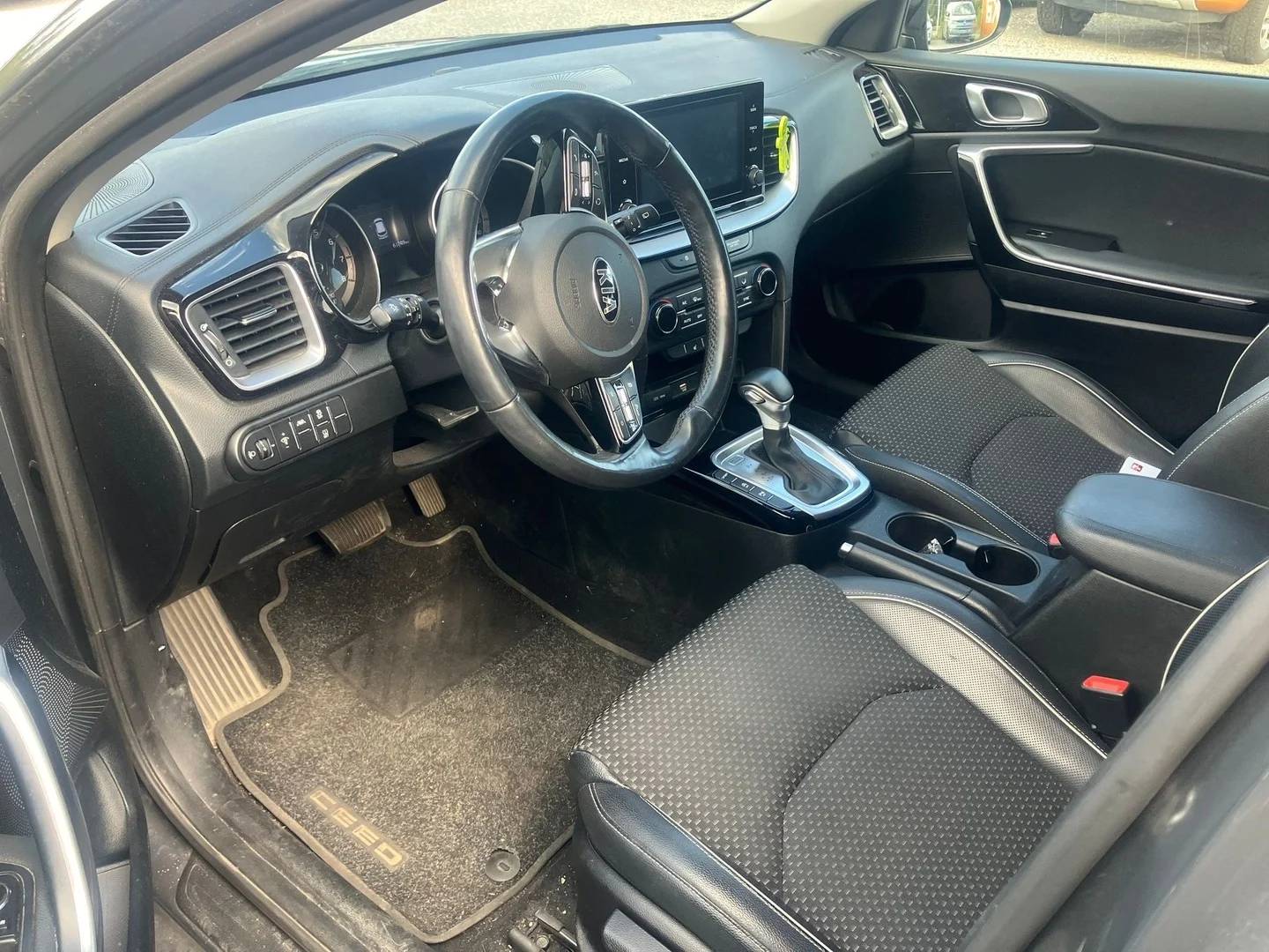 Car Image - 3pxnoU6cqrJNlwpNpt1nyS
