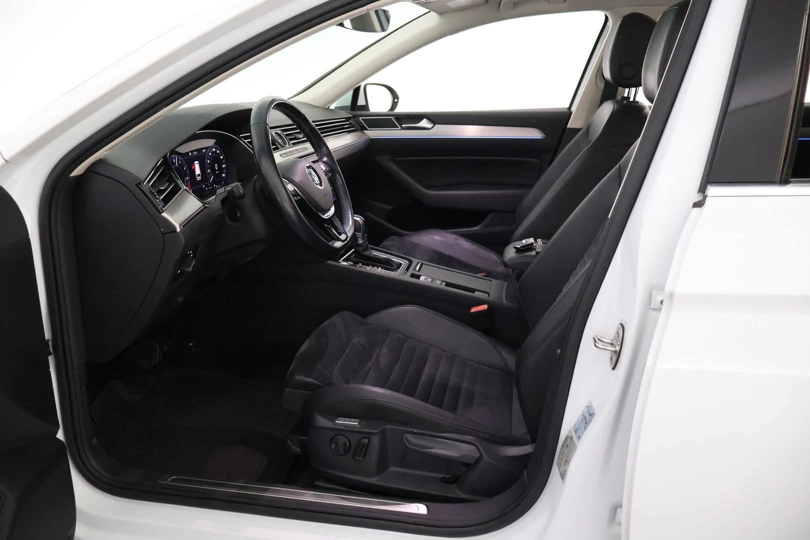 Car Image - NSDo8DdjIv3gfDPjlqTh9