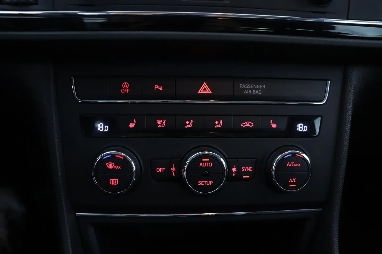 Car Image - YPOrlWmJmYLNe6C14EcXY