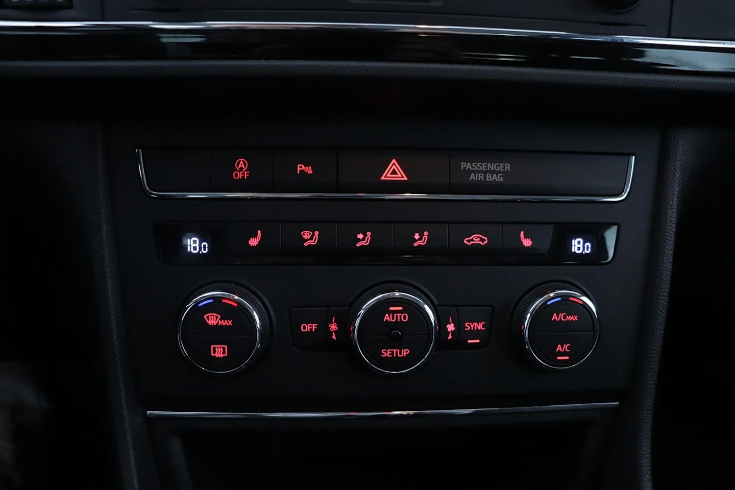 Car Image - YPOrlWmJmYLNe6C14EcXY