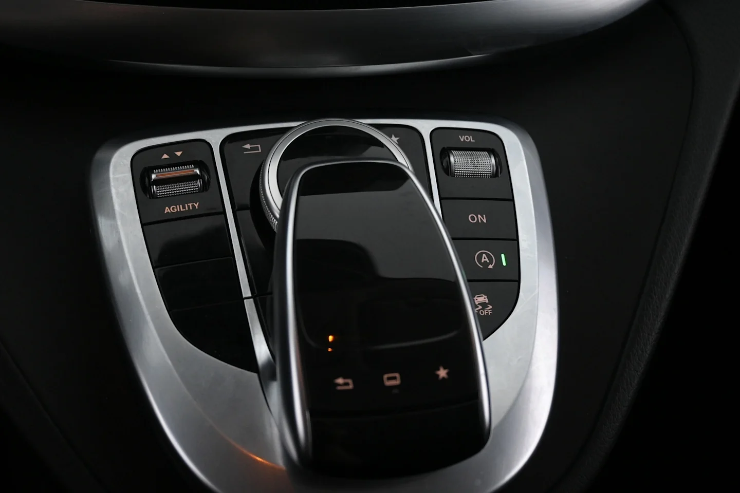 Car Image - 3d4GOmoyK8Vd9OIsp1mowk
