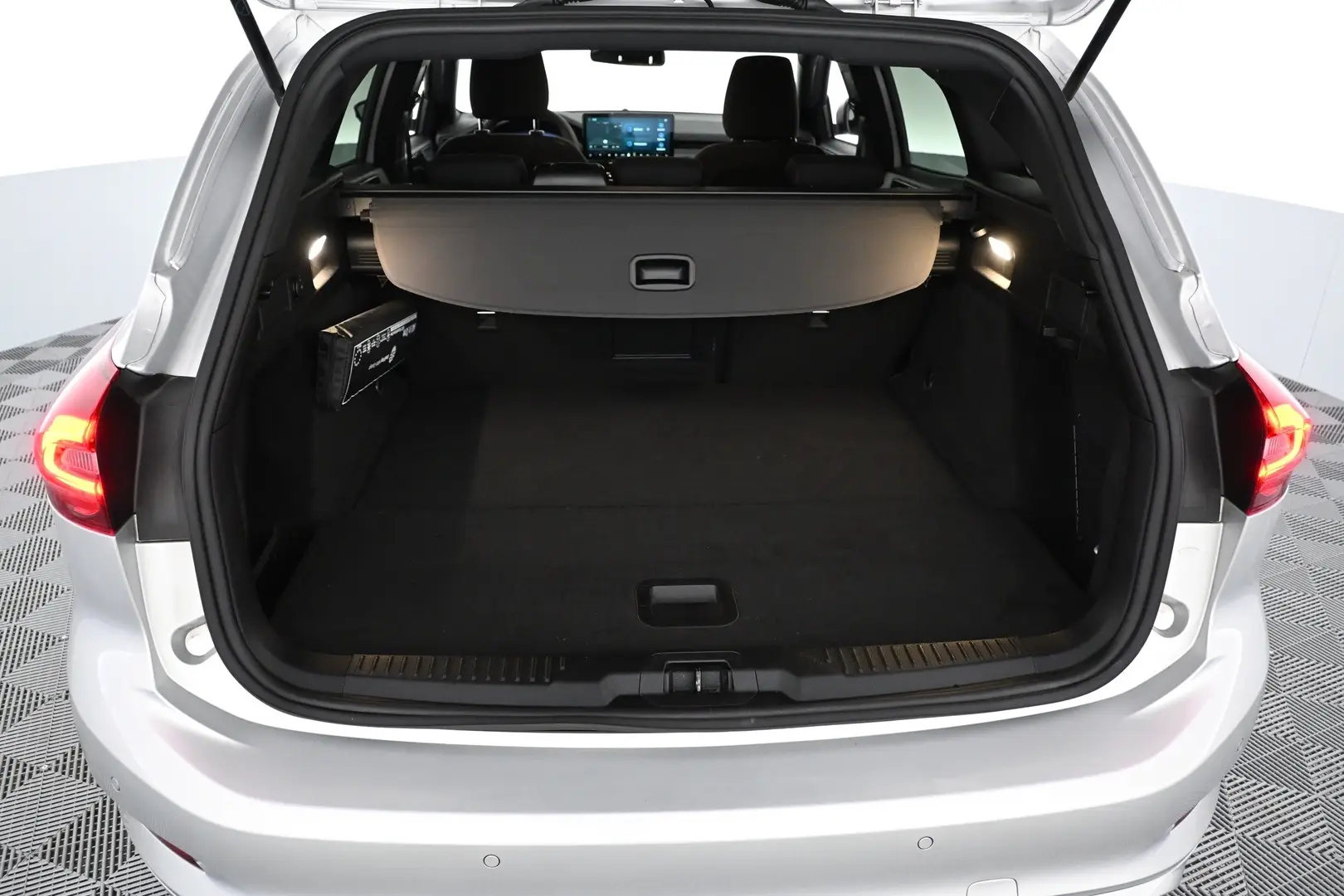 Car Image - 4MML5MdcpHuyxbd4XSNynE