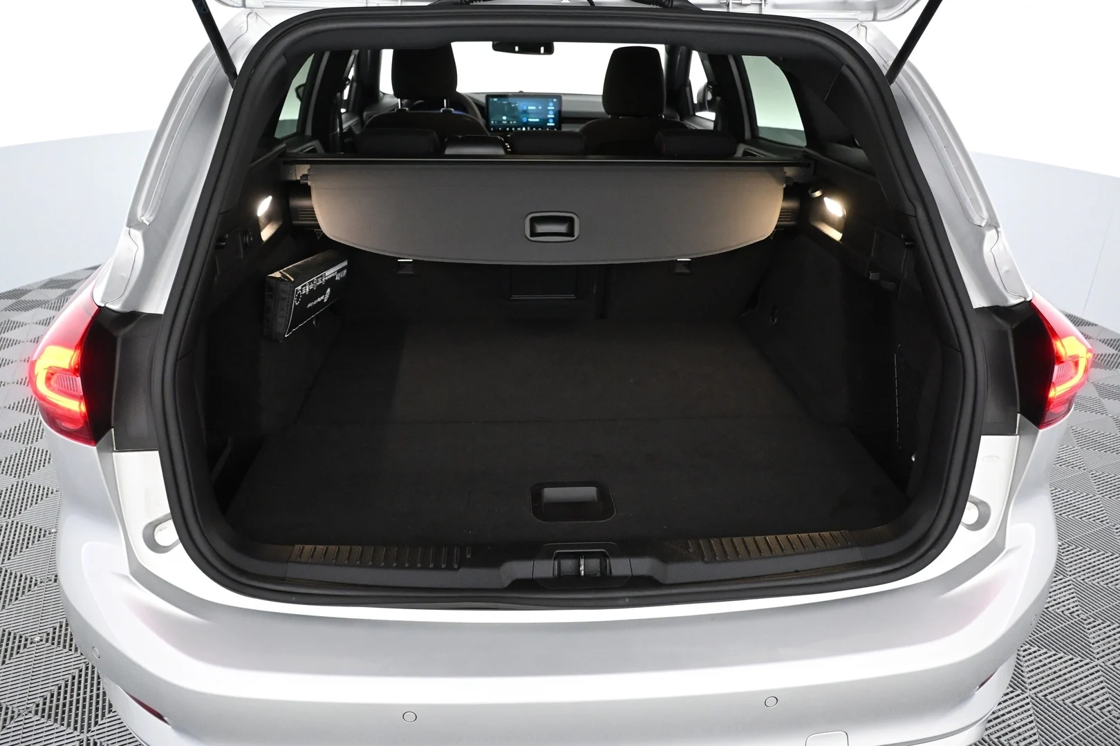 Car Image - 4MML5MdcpHuyxbd4XSNynE