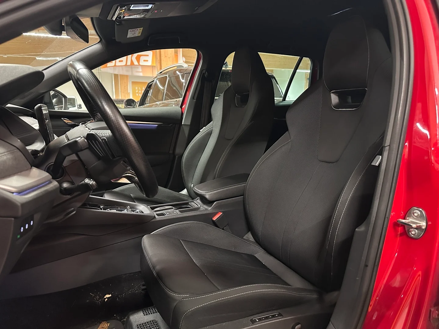 Car Image - 5pjcyyT5xoudpISLSug44V