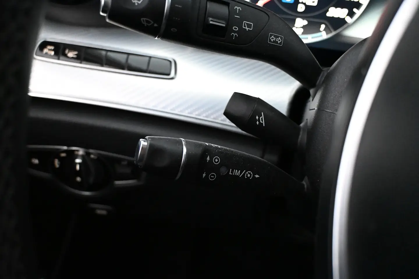 Car Image - 2t0QqOLLDi9IqCiXNAbHkQ