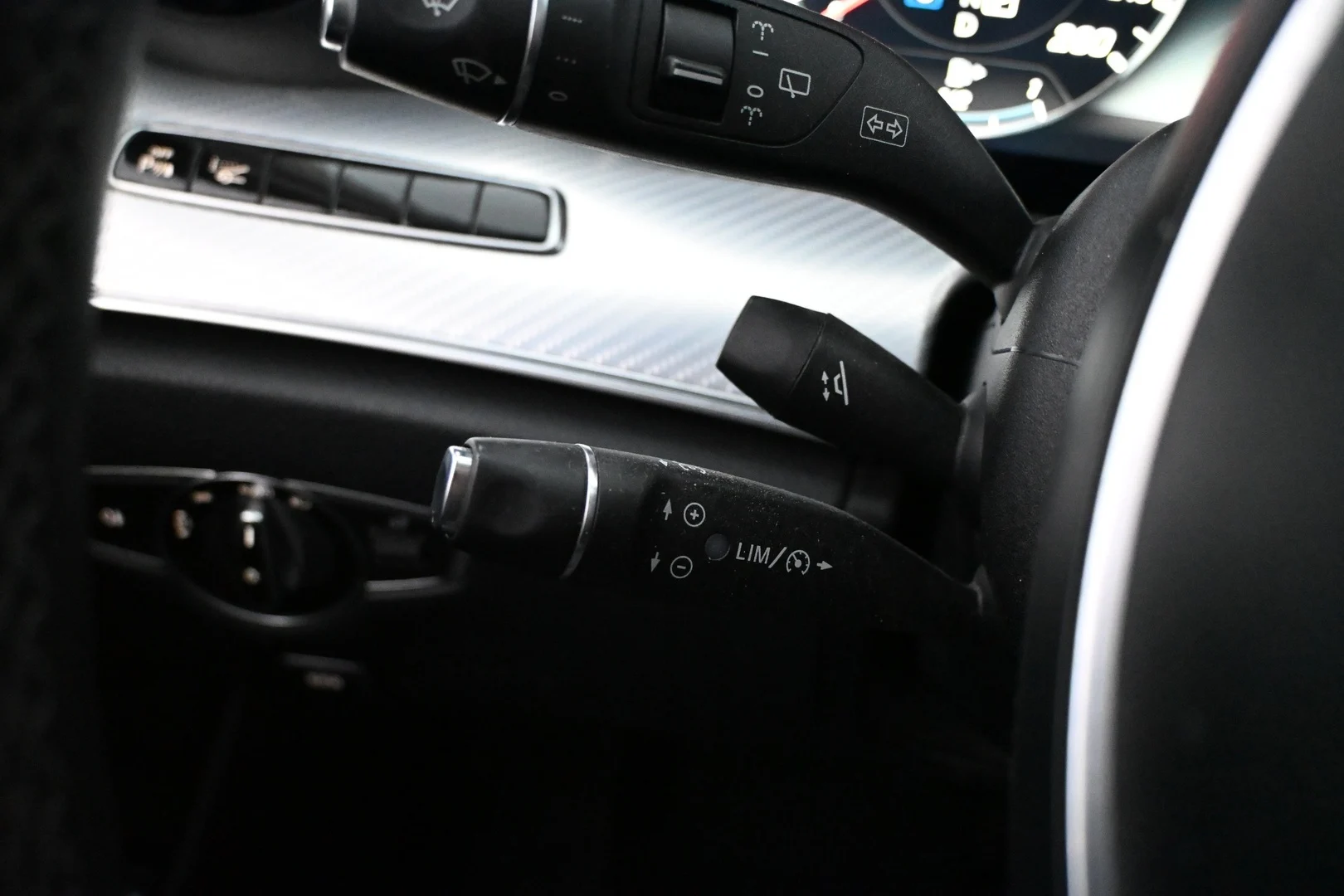 Car Image - 2t0QqOLLDi9IqCiXNAbHkQ