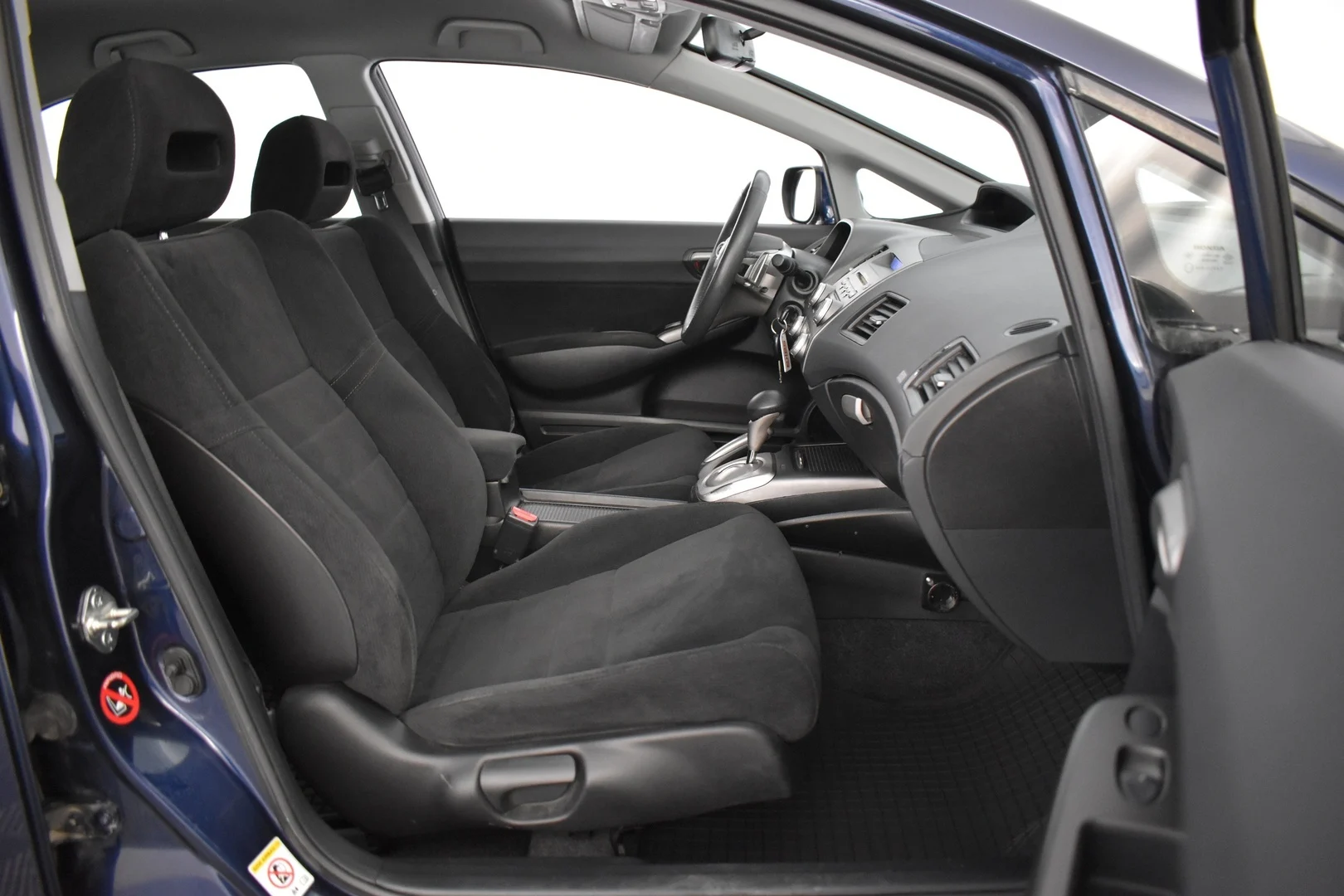 Car Image - 6vfRRIeoNonv5uVAj4SgMZ