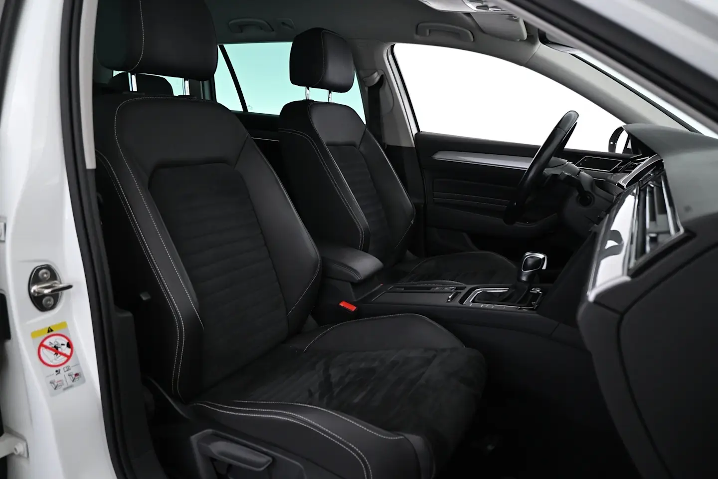 Car Image - 8kGxcLbiKsuuko8EVU7Yu