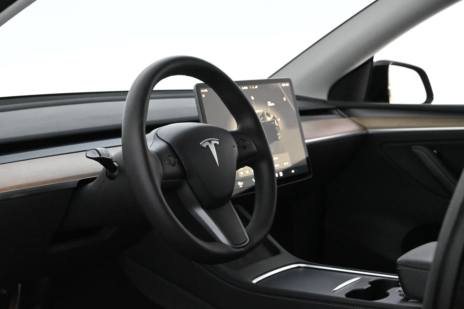 Car Image - 75g5lzNMq0sYcLiKcJ45LP