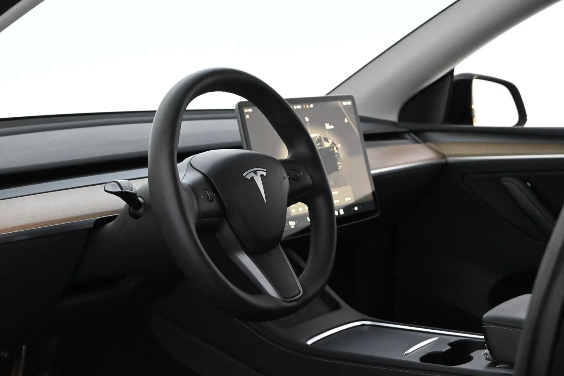 Car Image - 75g5lzNMq0sYcLiKcJ45LP