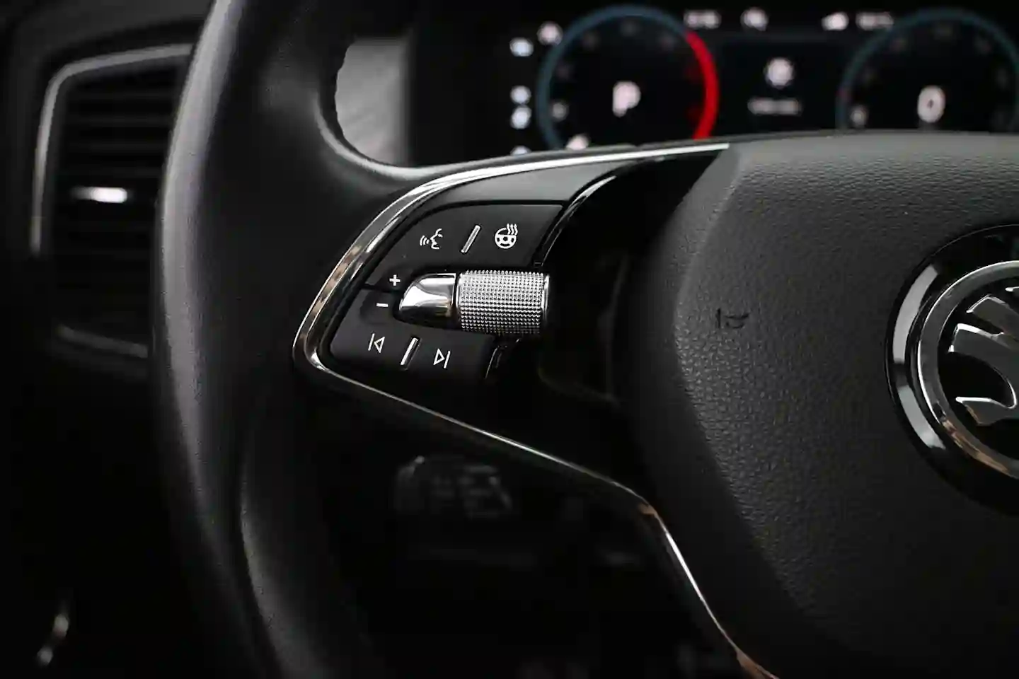 Car Image - 4LuozmvvtmWl5uv7Nd94Iz