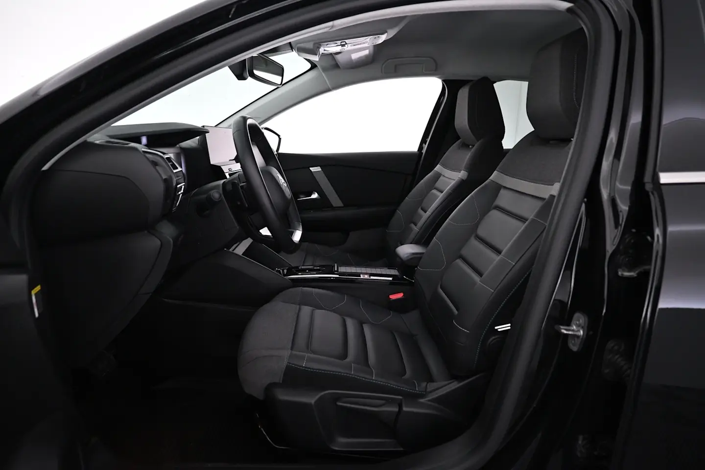 Car Image - 1r1Y6SRy0LEonTwRM2QrY0