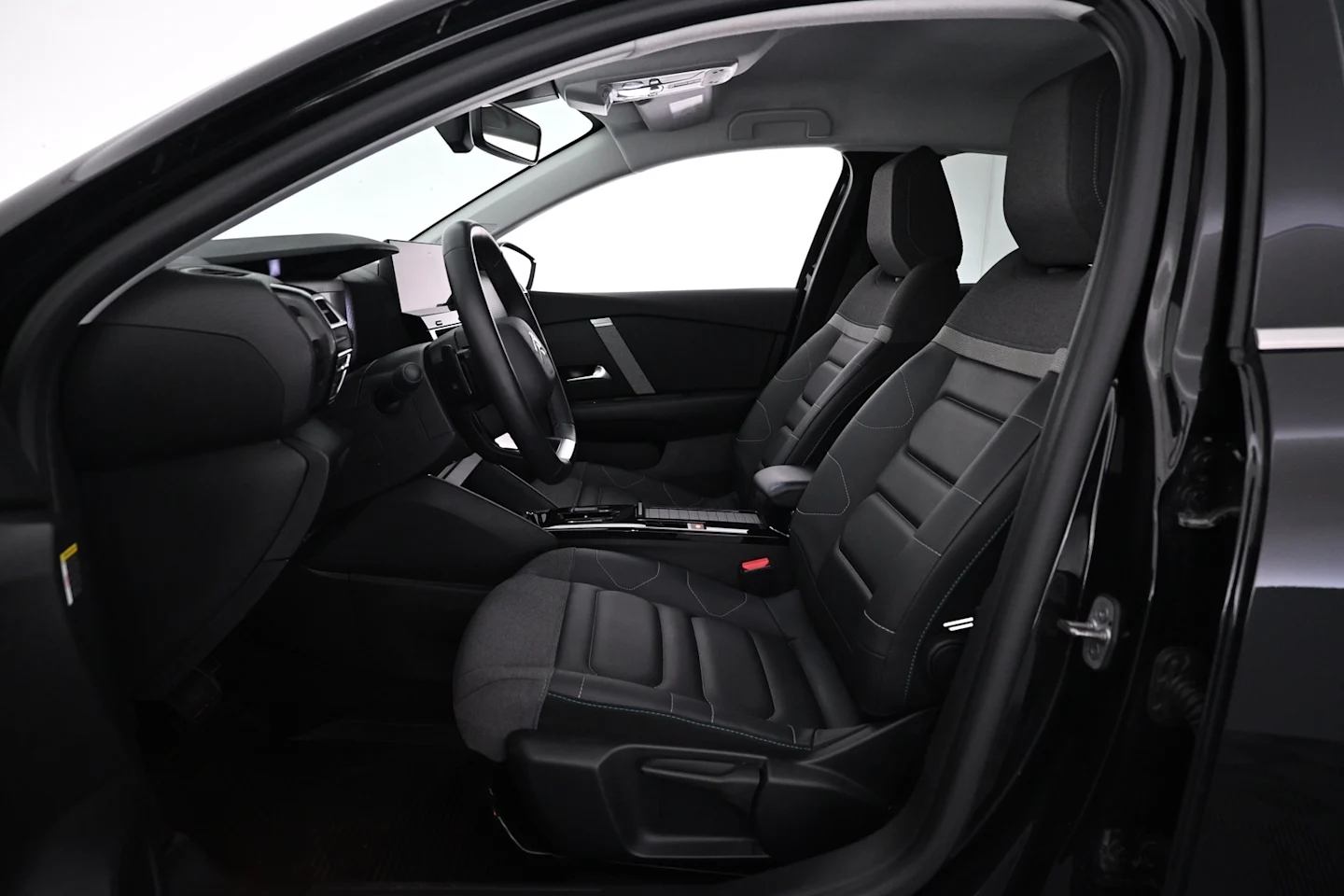Car Image - 1r1Y6SRy0LEonTwRM2QrY0