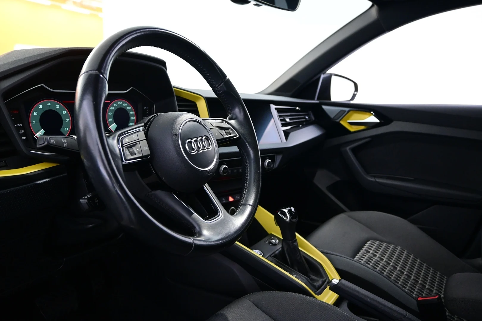 Car Image - 51eB5mtOgWJ9s4g7MCMm66