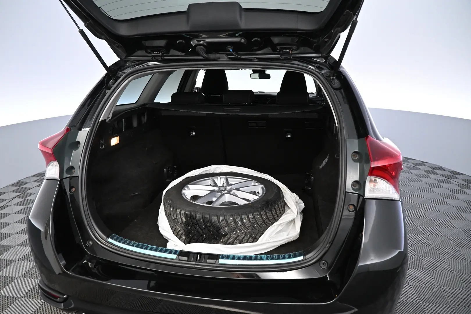 Car Image - 3cq6ZpxvJrBm2mXXrcDmdI