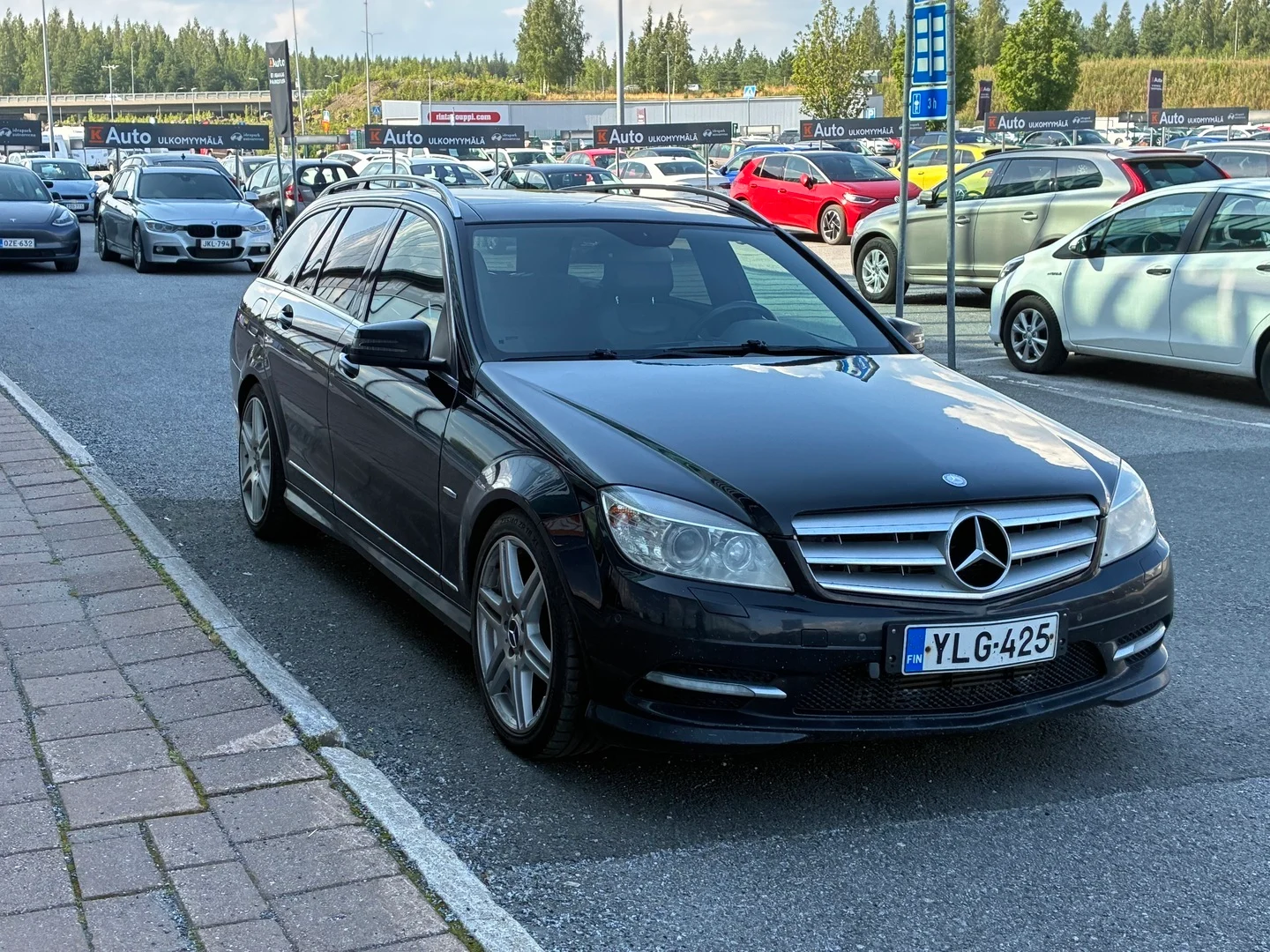 Car Image - 44ZbySEl7xmF8zj8t18bZp