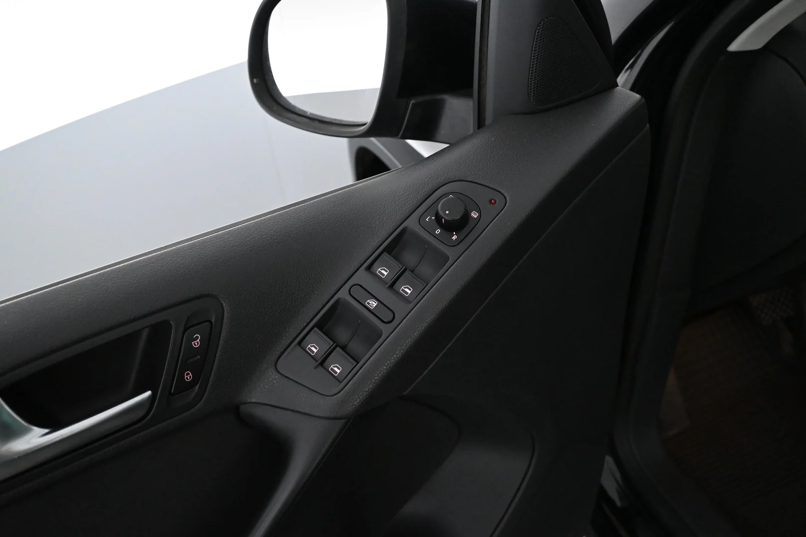 Car Image - 5JGv8hNTzPsQAuT4Xvej22