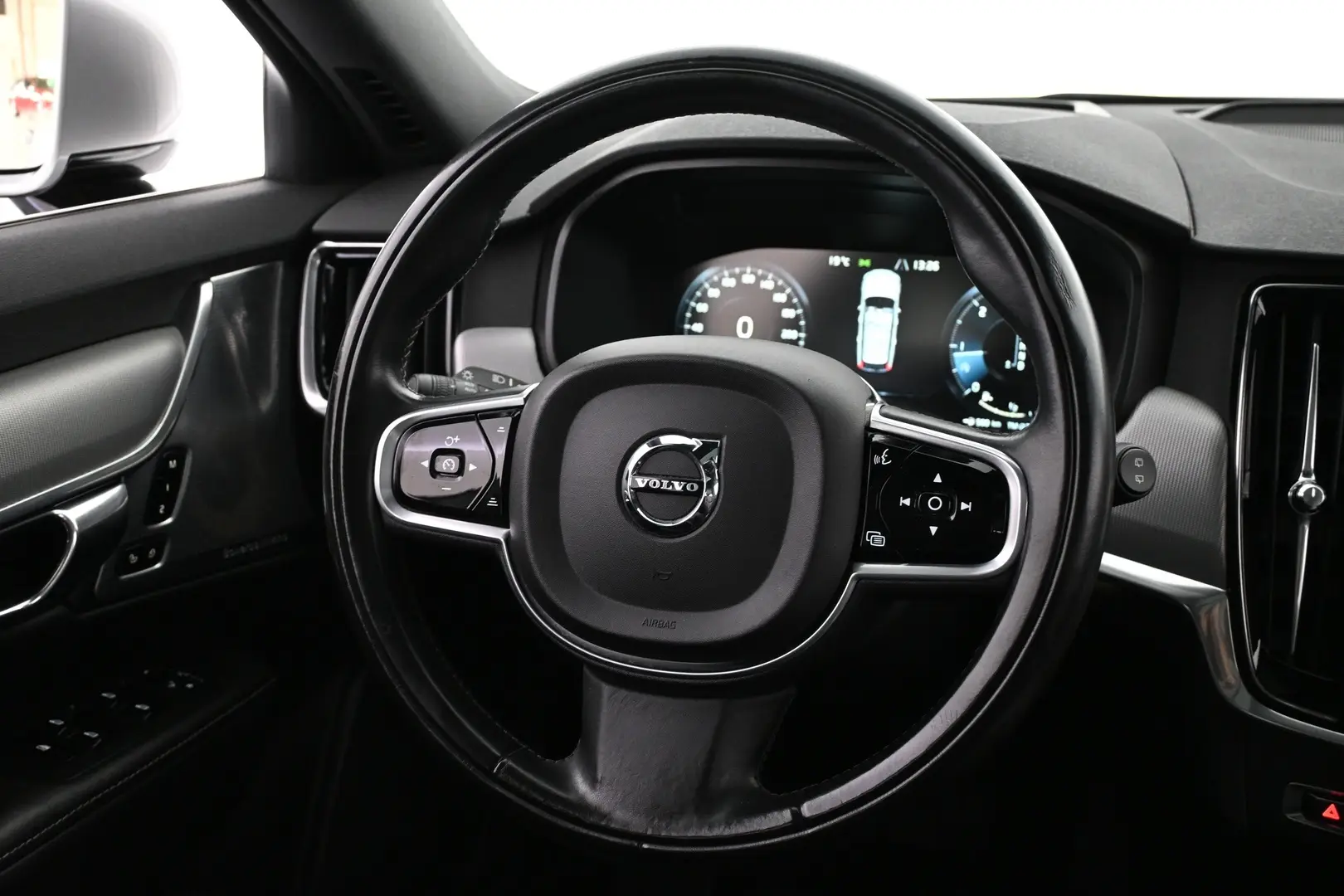 Car Image - 2IuiahSGn0QFxmOs9AmRHm