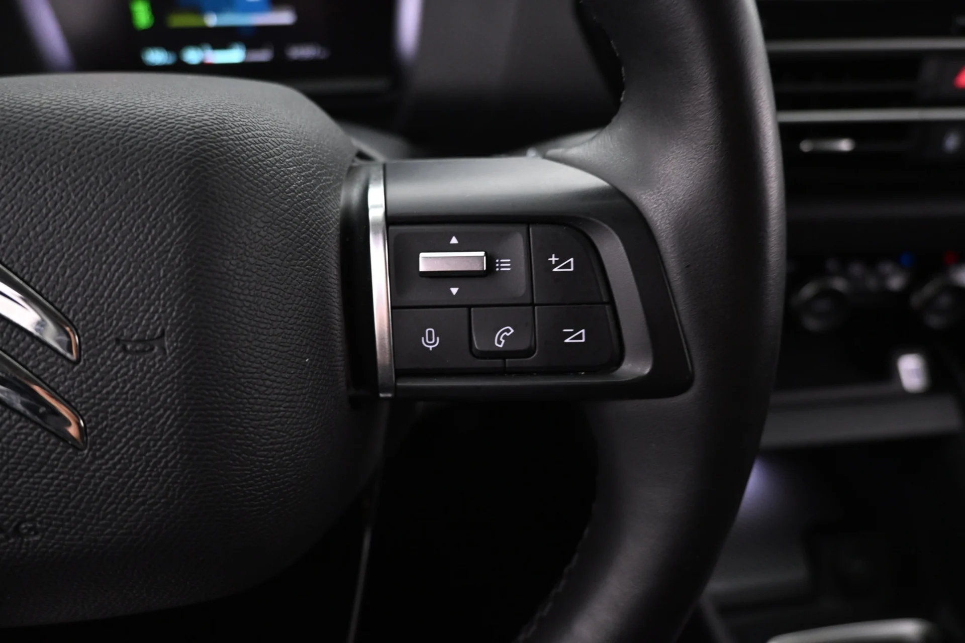 Car Image - 3eUv8X0m79eqD1jYcxlUlr