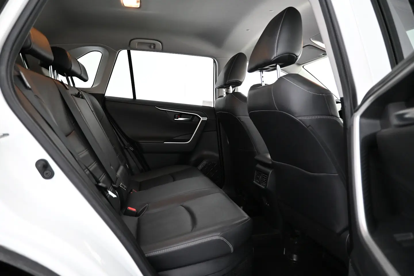 Car Image - 1Bbt9sNJN3UJs9PNpgaV8F