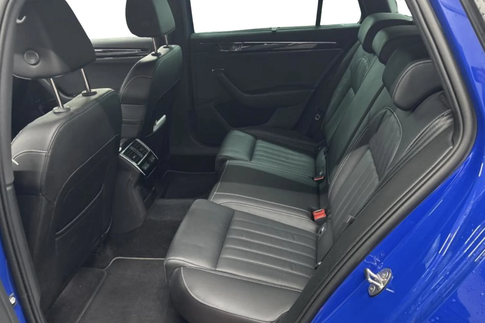 Car Image - 60eoBDWzKpUTtu5Ht4UYJm