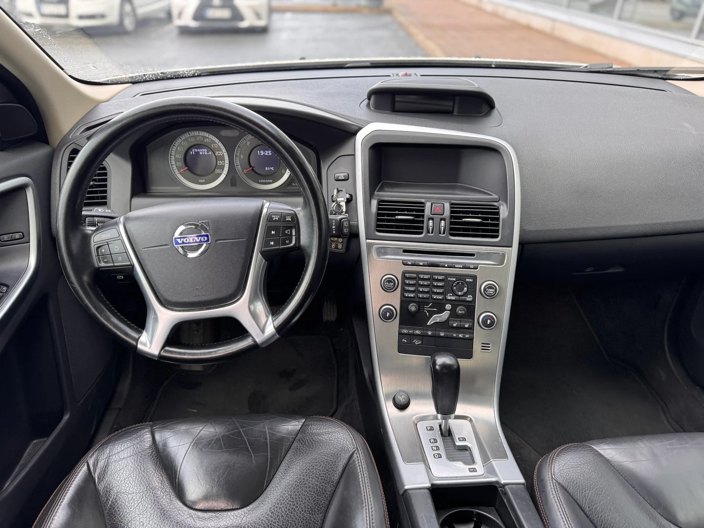 Car Image - 1sR9VsU9wuwmbHFu972J8z