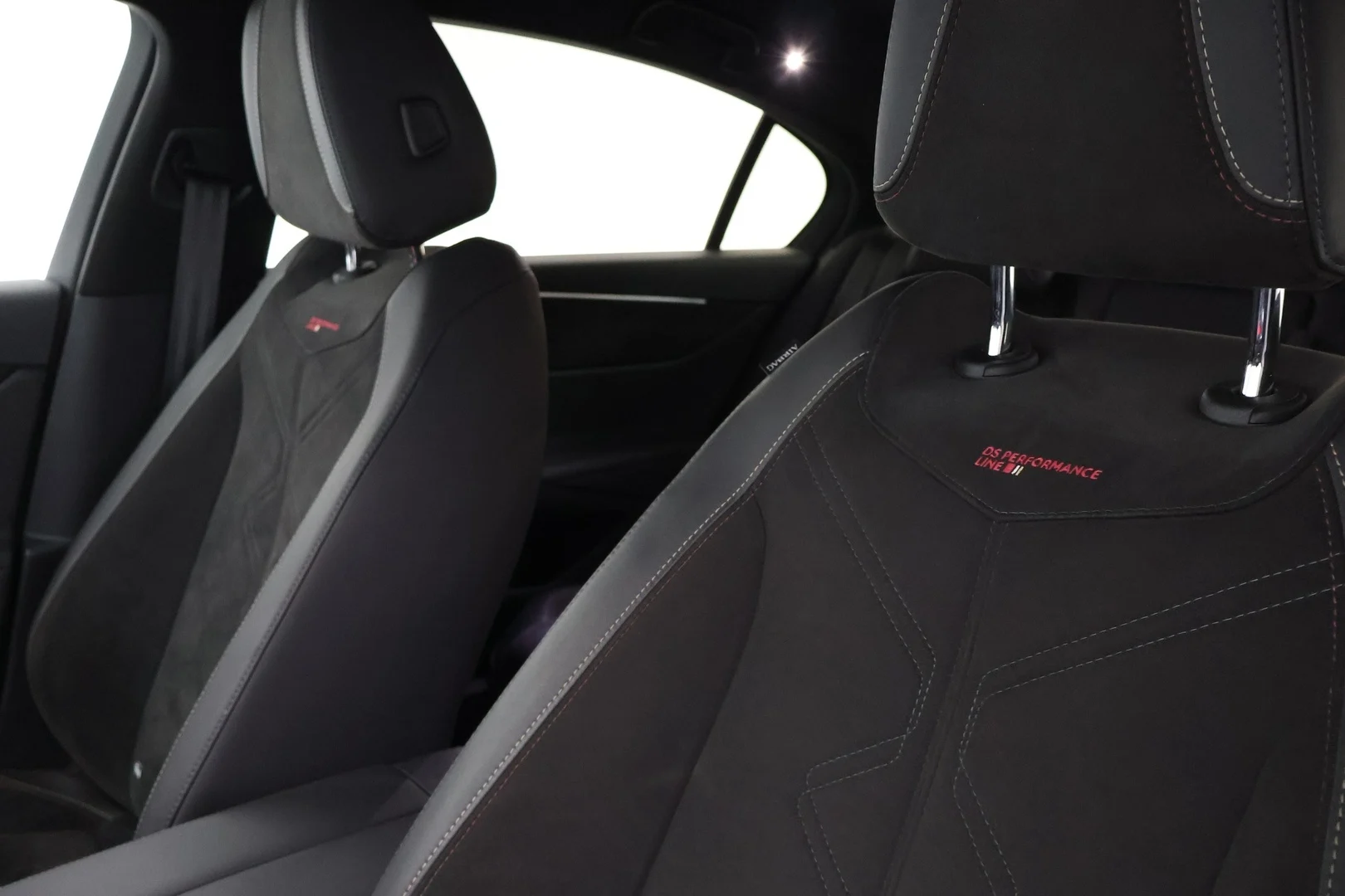 Car Image - zeiBkvwP8GbVz9XV9gsU1