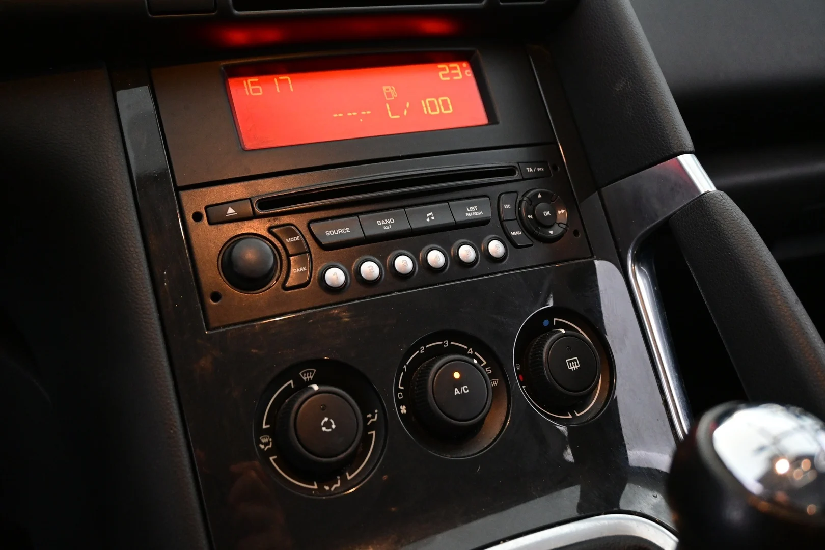 Car Image - 1nYr4lvOSO64vJMU4y3lOu