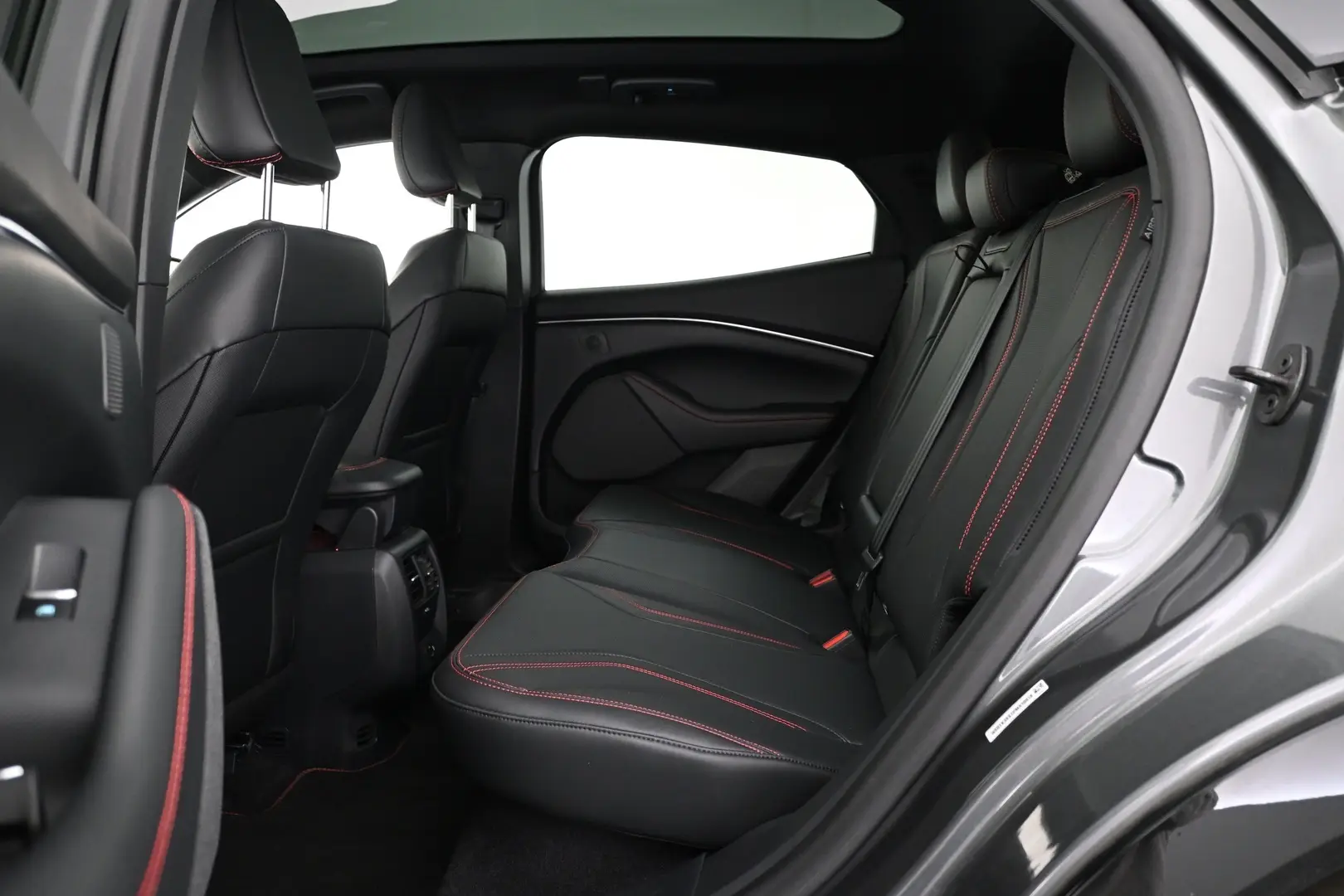 Car Image - eDfwDZQwS4RliEIbbpd5U