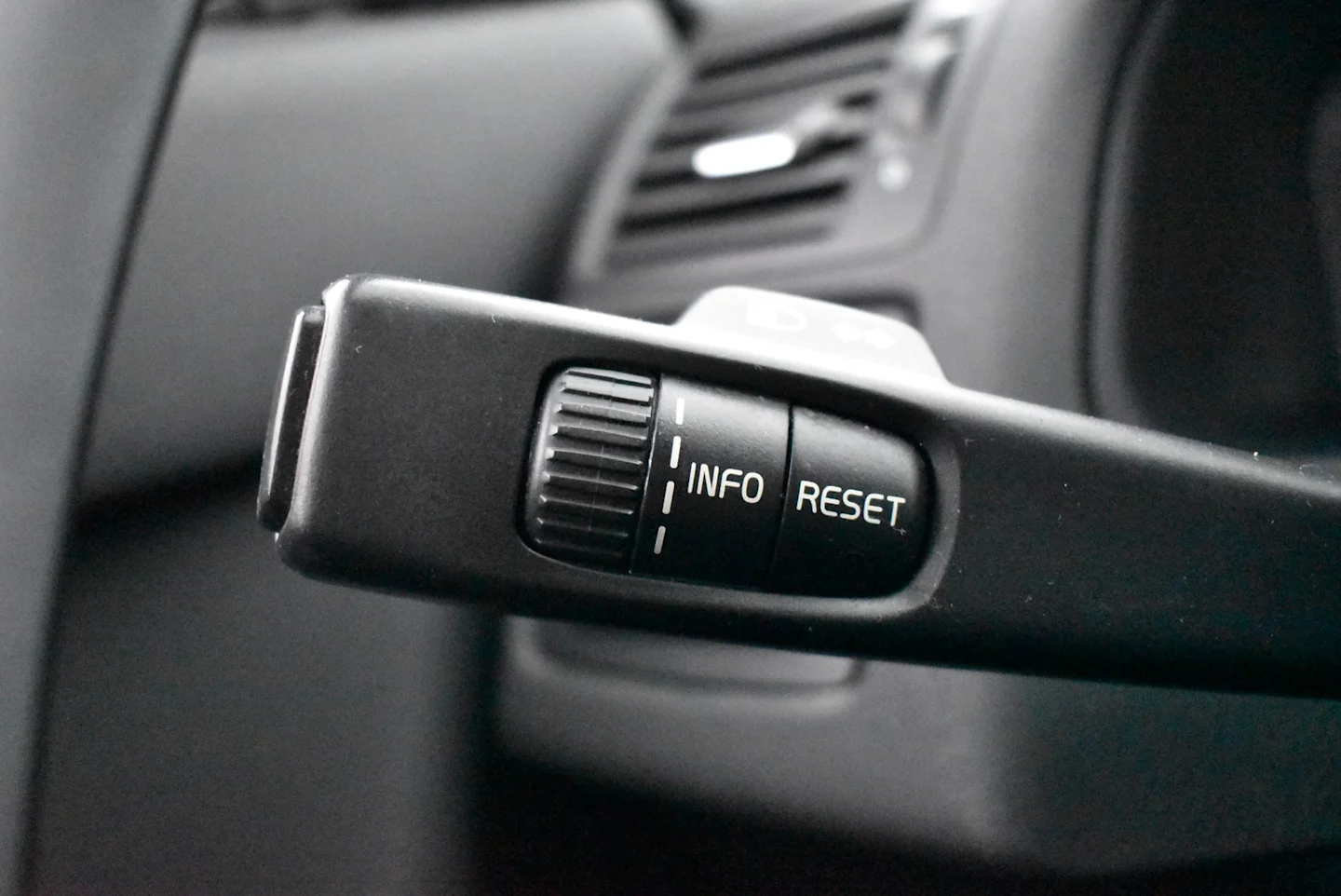 Car Image - d9xGQwJWQYDalNb4sWHY3