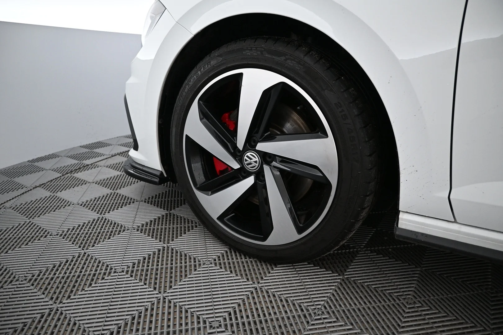 Car Image - 5D5q2WmWw8I2HxDoPS5c5d