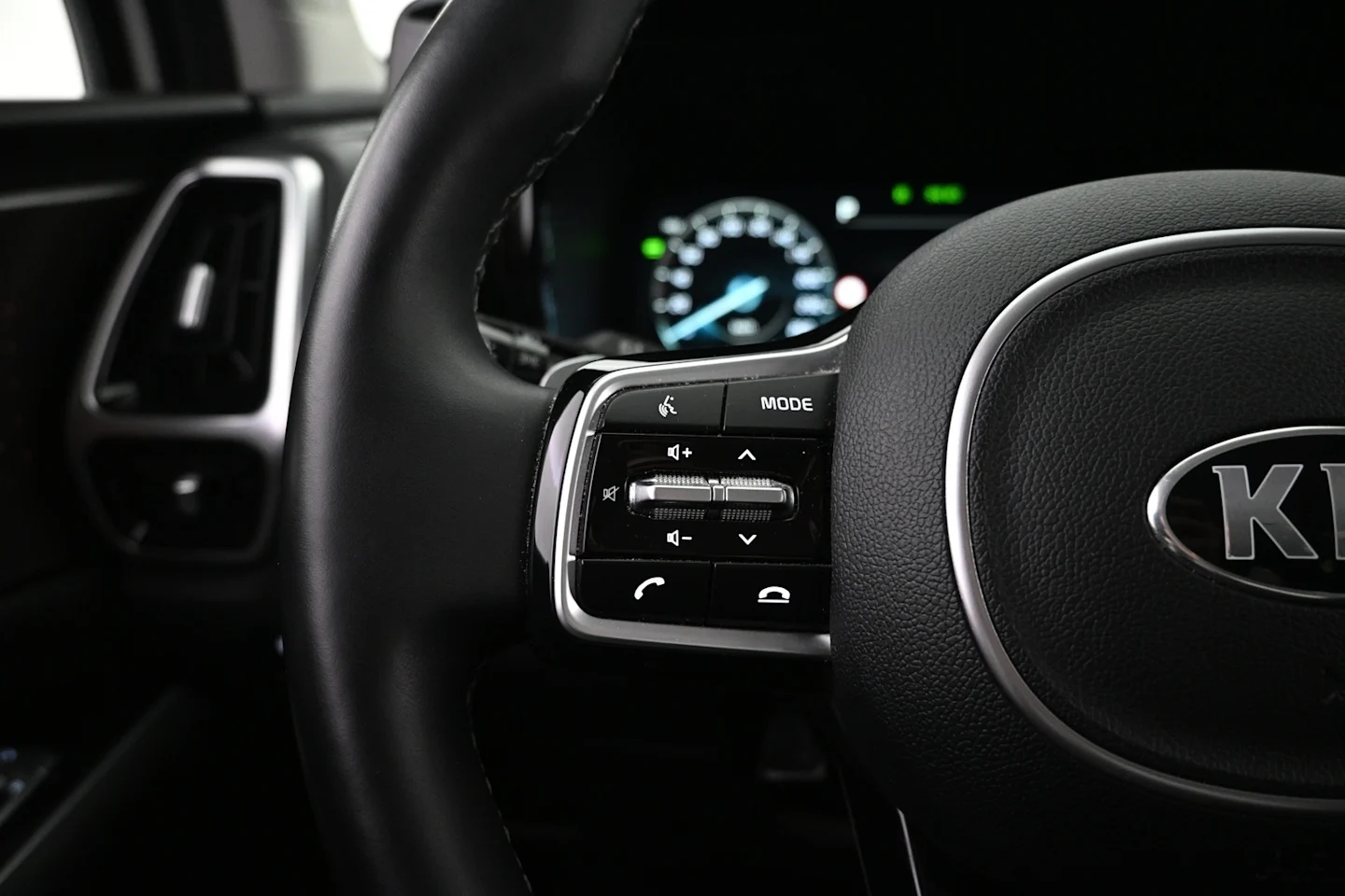 Car Image - 5x7nF3KvHIxebvS5cLOtcZ