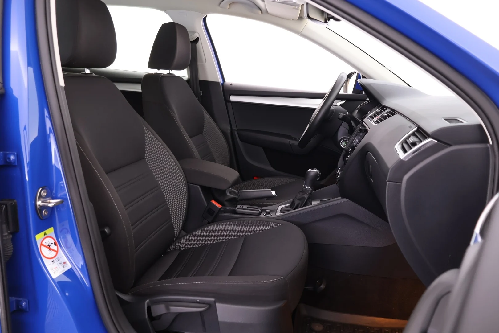 Car Image - 4mv3Q1yeTFqBVsqpX577kL