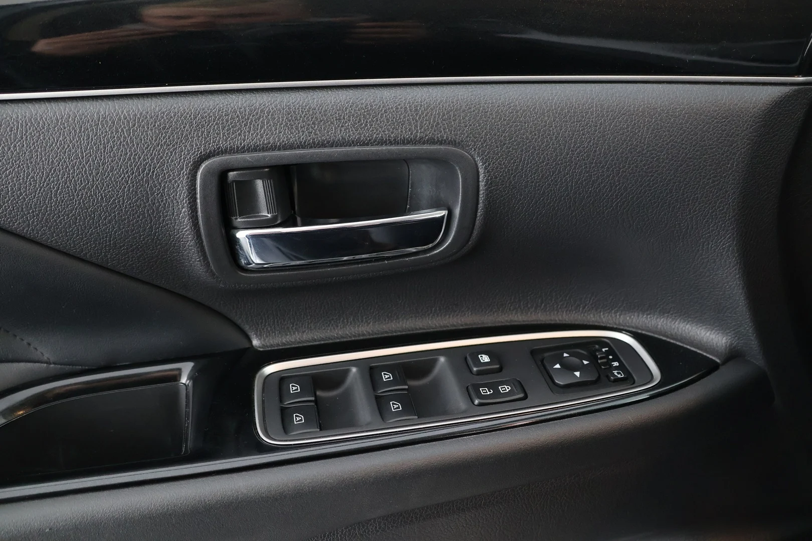 Car Image - 1IEOJLgWBRH12FKlw762pb
