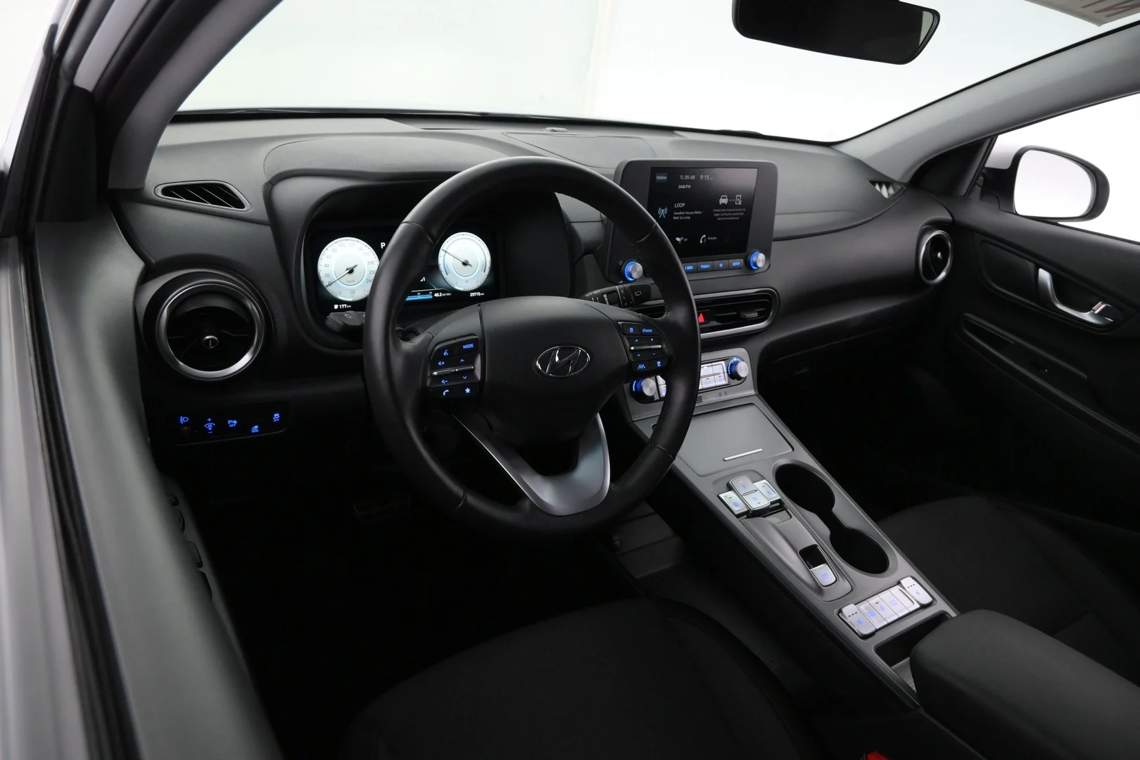 Car Image - 4sR4fbSn7uHkdHiFiIviIb