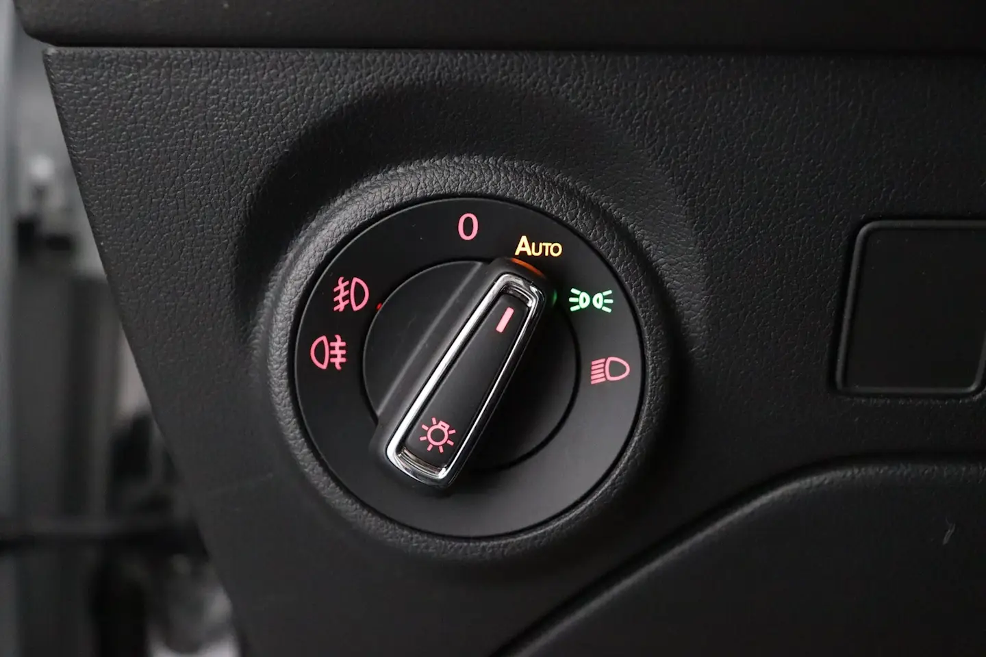 Car Image - YPOrlWmJmYLNe6C14EcXY