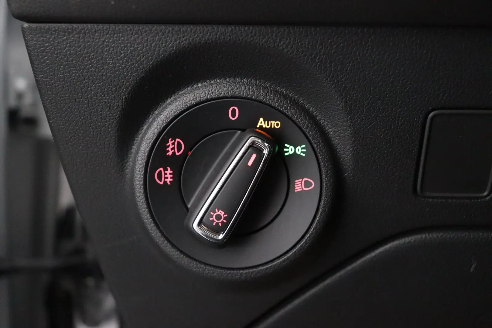 Car Image - YPOrlWmJmYLNe6C14EcXY