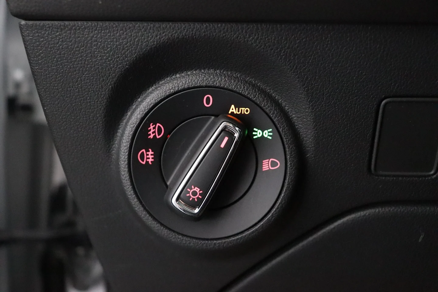 Car Image - YPOrlWmJmYLNe6C14EcXY