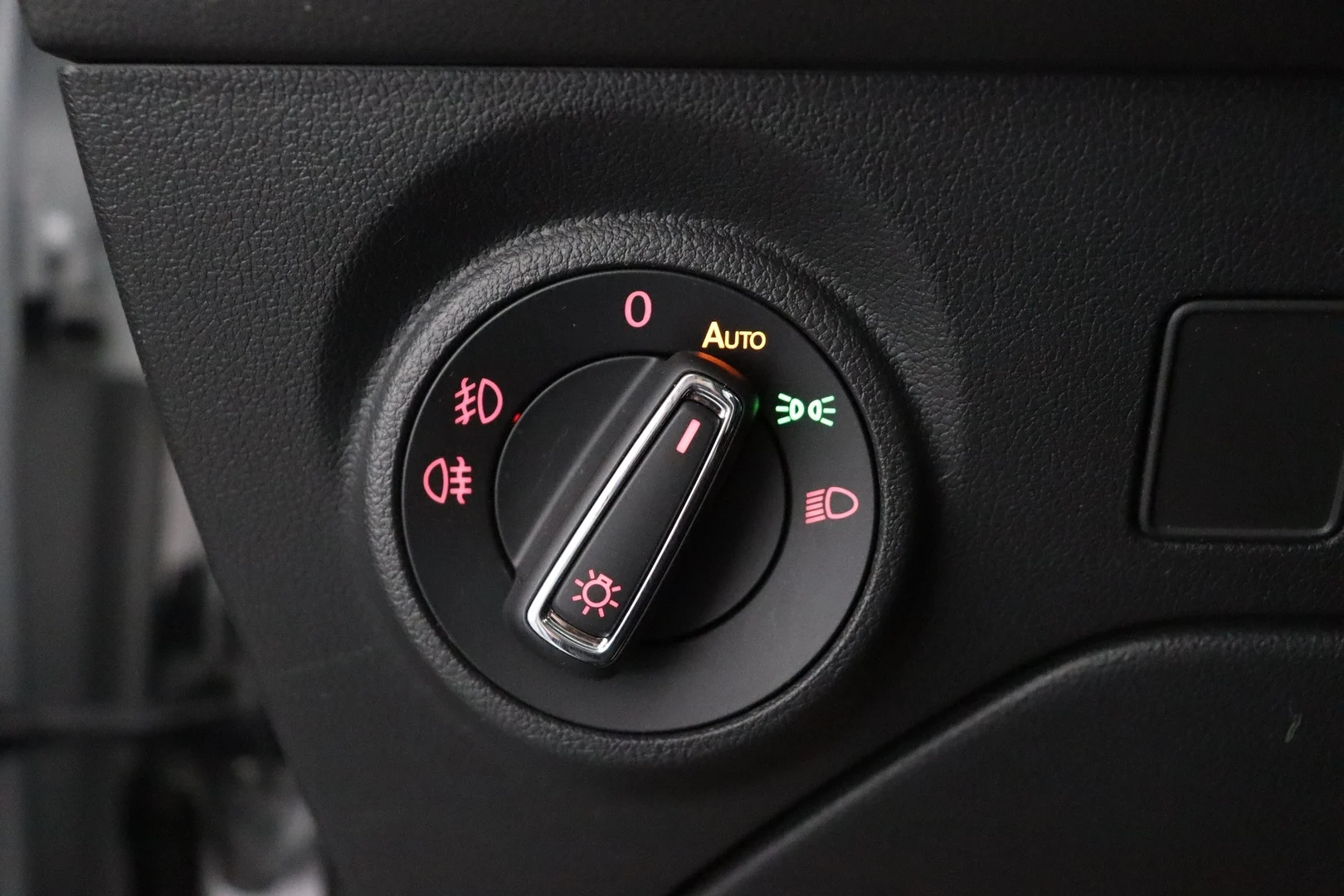 Car Image - YPOrlWmJmYLNe6C14EcXY