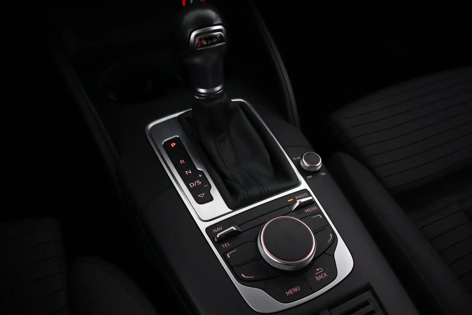 Car Image - W2nxGH5pTogrAjWDQwX2O