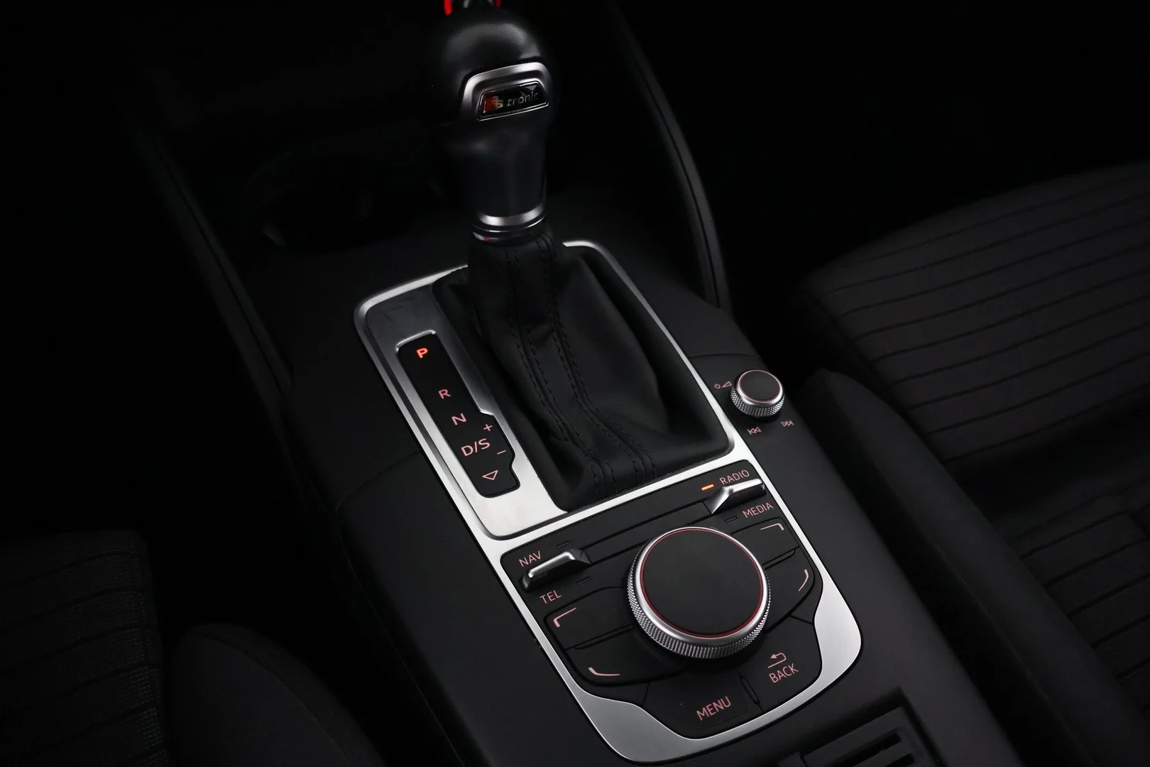 Car Image - W2nxGH5pTogrAjWDQwX2O
