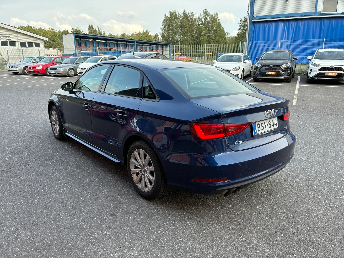 Car Image - Xy9sHnHE8HKHkBIMVVsjt