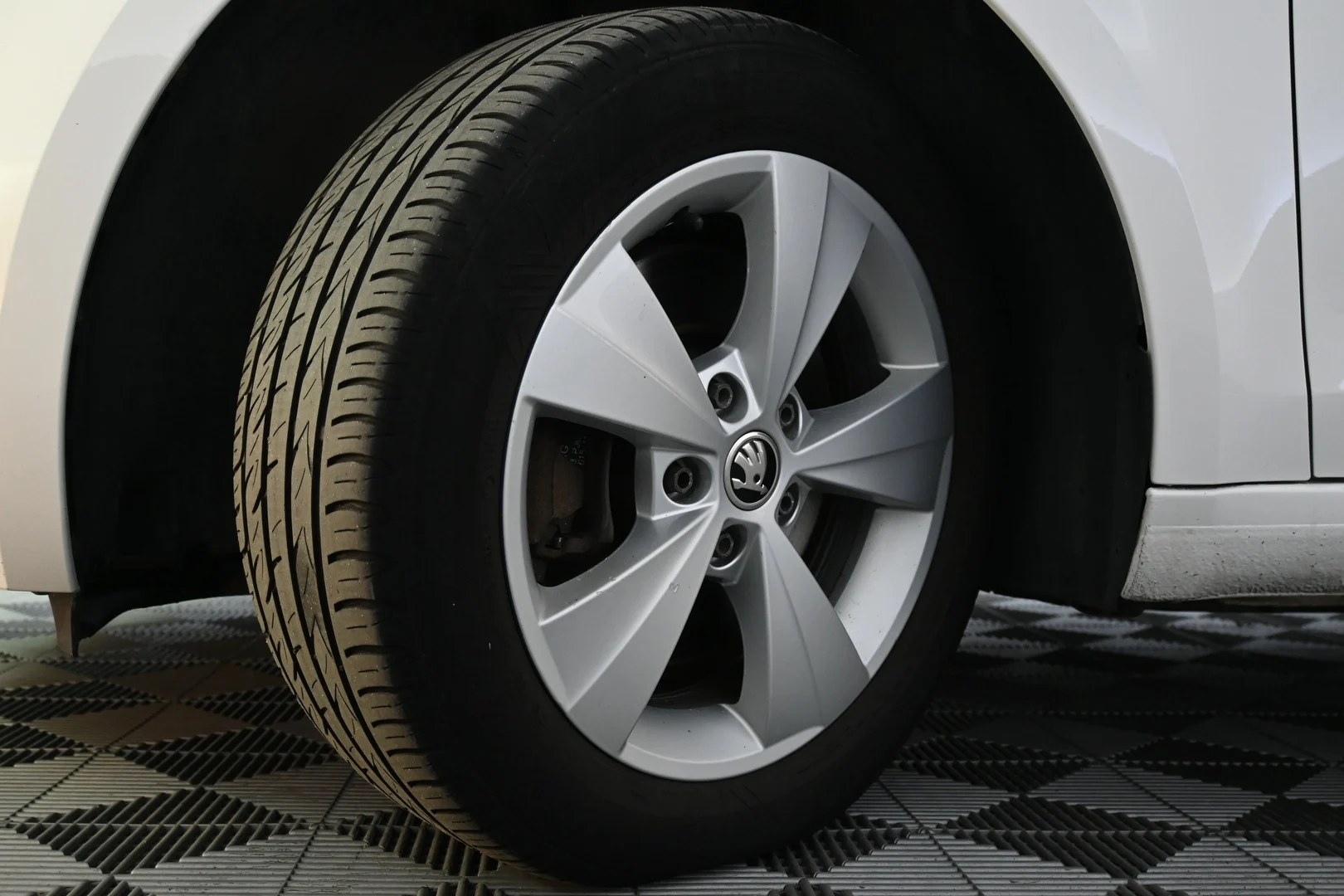 Car Image - 1PPpNrUcgCgMzAPBAW1jR3