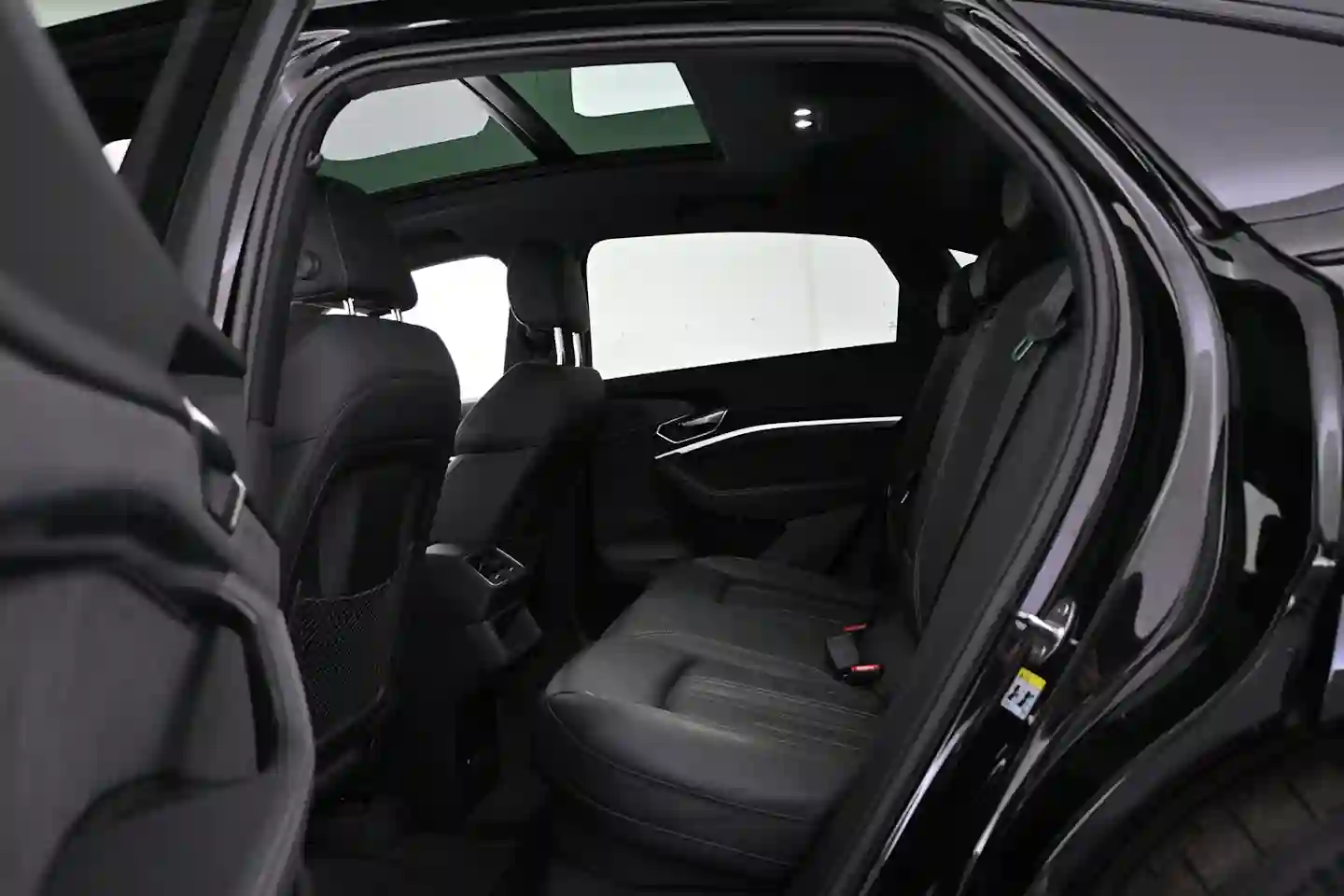 Car Image - 6Wzo2tKxZY8vx8dNzqxMYz