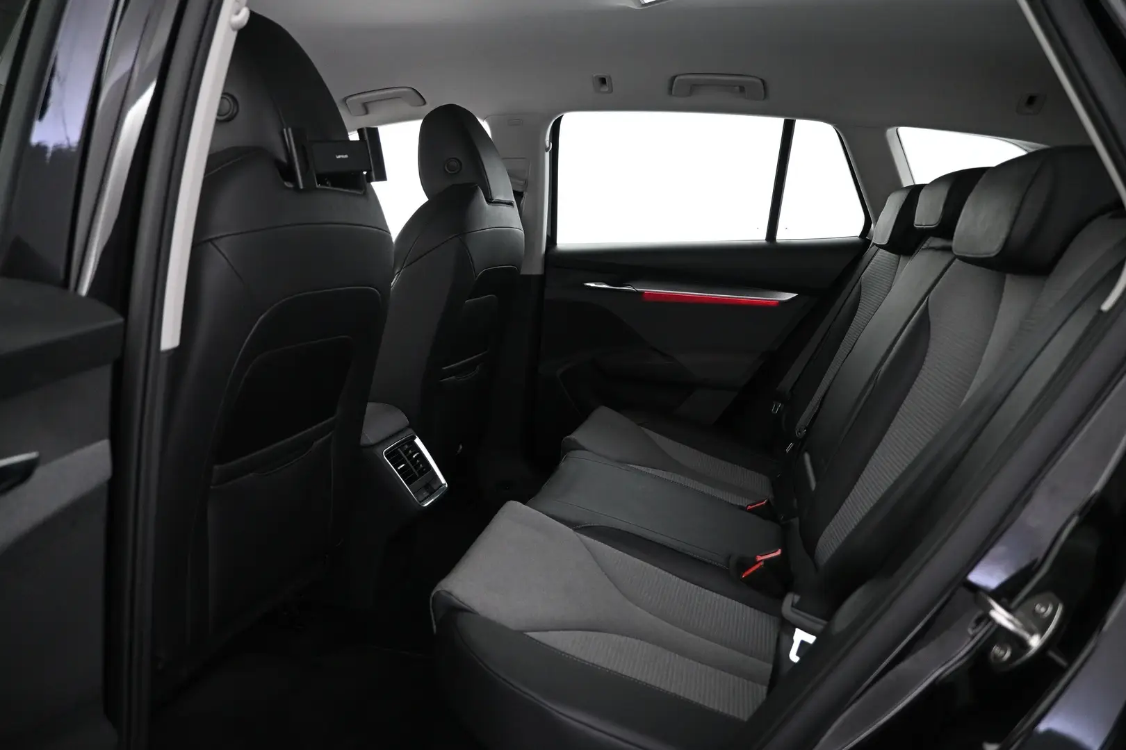 Car Image - 72OIXaNlhvexQblyhyBM9r